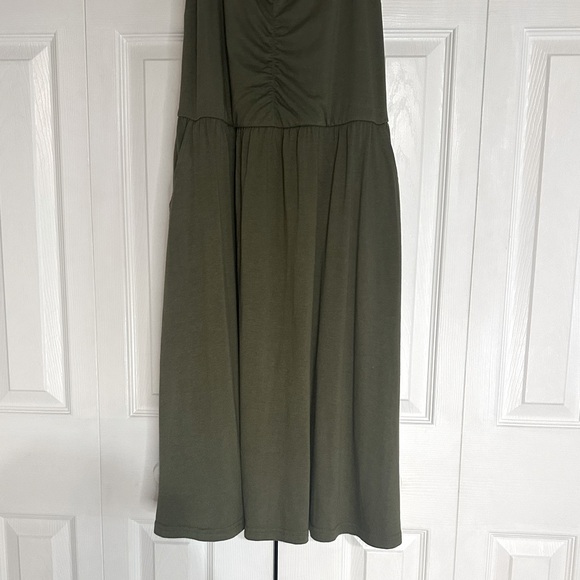 XL•Green Goddess Ruched Minimalist Dress with Pockets - Picture 11 of 16